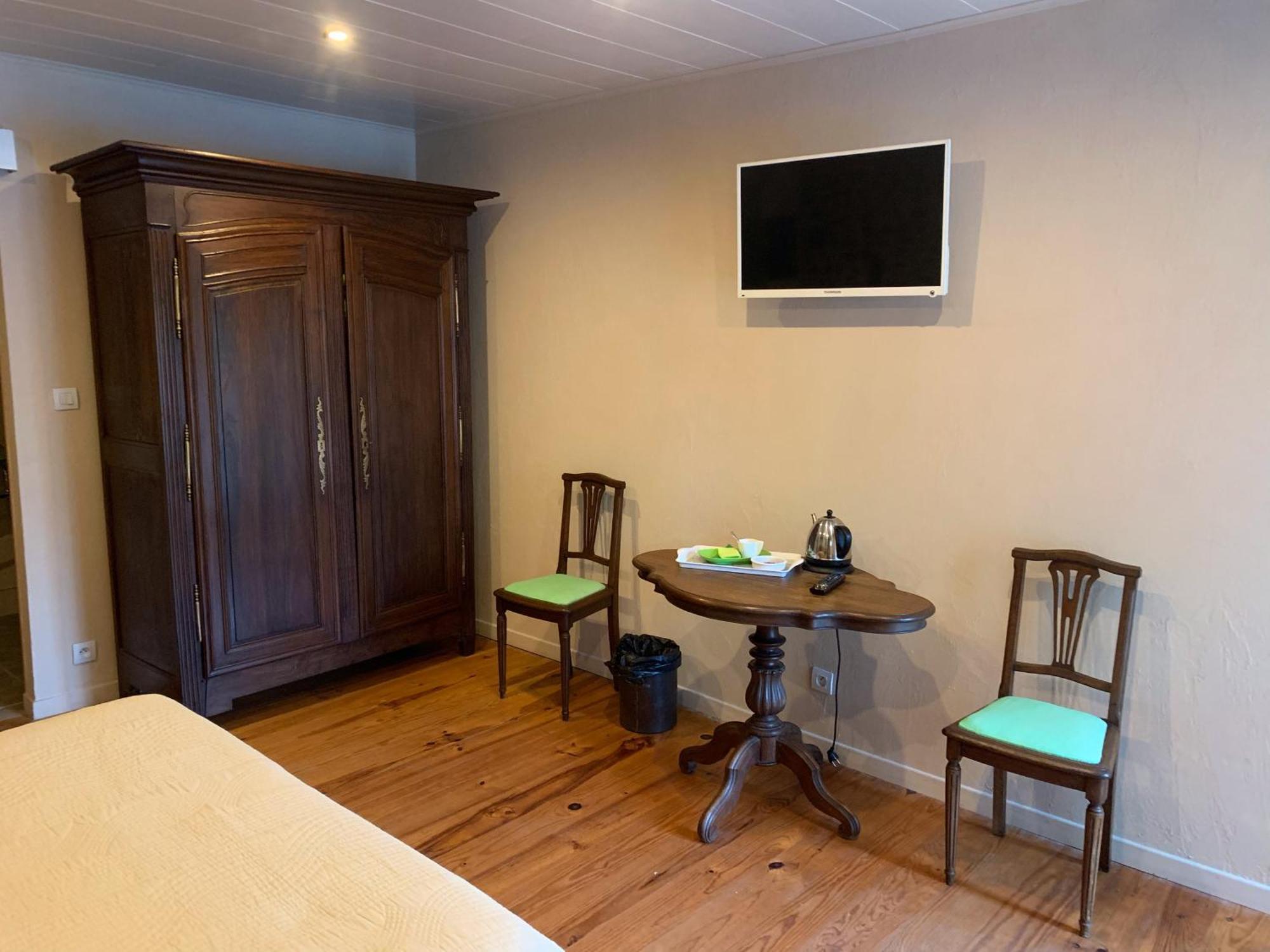 Bed and Breakfast L Entre Deux Champcey Habitación foto